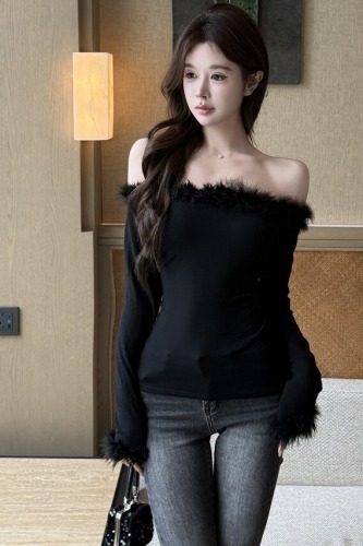 Actual shoot~ French one-shoulder splicing fuzzy base top women's 2025 new warm lining shoulder-revealing tight-fitting dress