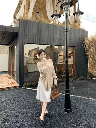 New Loose Batwing Sleeve Knitted Women's Autumn/Winter Soft and Relaxed Style Versatile Top