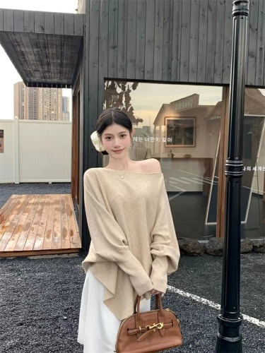 New Loose Batwing Sleeve Knitted Women's Autumn/Winter Soft and Relaxed Style Versatile Top