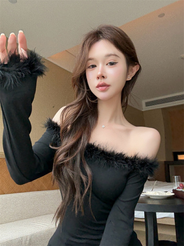Actual shoot~ French one-shoulder splicing fuzzy base top women's 2025 new warm lining shoulder-revealing tight-fitting dress