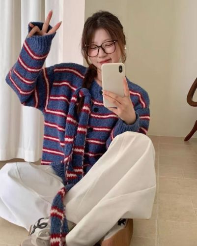 Korean-style autumn retro versatile loose age-defying scarf + striped two-piece set thick warm knit sweater