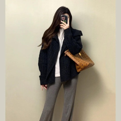 Turn-down Collar Cable-Knit Sweater Coat for Women, 2025 Autumn/Winter Collection—New Lazy-Style Knitted Cardigan with a Luxe, Thickened Design