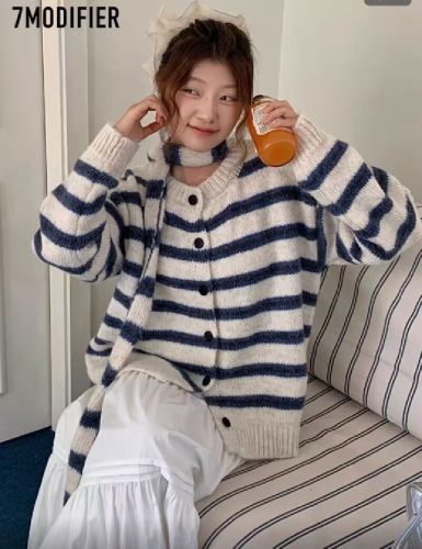 Korean-style autumn retro versatile loose age-defying scarf + striped two-piece set thick warm knit sweater