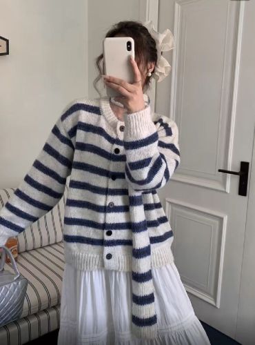 Korean-style autumn retro versatile loose age-defying scarf + striped two-piece set thick warm knit sweater