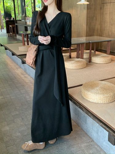 Photographed! Korean-style minimalist V-neck elegant long-sleeved innerwear dress with adjustable straps, slimming and versatile one-piece dress