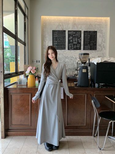 Photographed! Korean-style minimalist V-neck elegant long-sleeved innerwear dress with adjustable straps, slimming and versatile one-piece dress