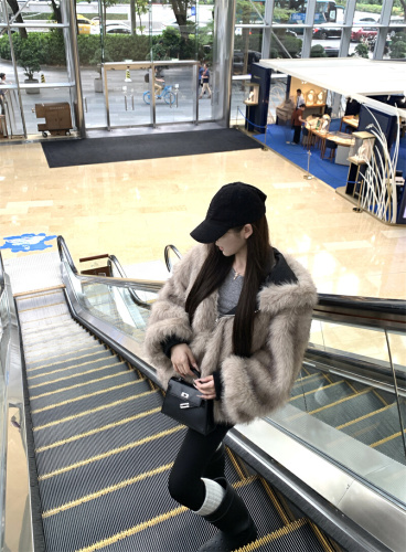 Real shot~ American retro mountain carving two-sided coat for women in winter with a sense of elegance, fur-lined leather-padded warm cotton coat