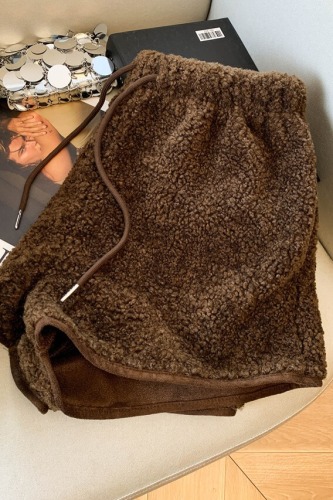 Shot~Beige Lamb Wool Short Shorts for Women, Outerwear for Autumn/Winter 2025, New Style High-Waist A-Line Boot Shorts for Petite Women