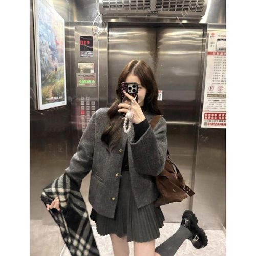 Luxury-chic, high-end, little black dress style, women's winter 2025 new arrival, shaping short wool coat