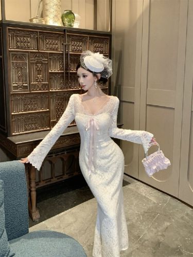 Live shot! Sexy lace V-neck lace long-sleeve dress, slimming, fish-tail, bust-enhancing skirt