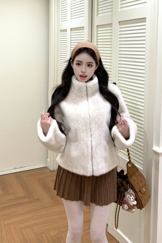 Real-shot ~ 2025 Winter Petite-Figure Faux Fur & Mink Blend Short Chic Fur Coat with Stand Collar