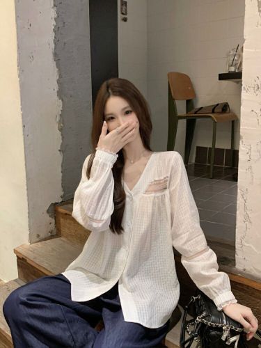 Photographed Korean-style design white V-neck women's French loose casual temperament long-sleeved inner shirt
