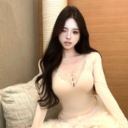 Front Photographed Pure Desire Lace Edge V-Neck Long-Sleeve T-Shirt for Women, Autumn Fitted Slimming Off-White Top