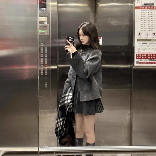 Luxury-chic, high-end, little black dress style, women's winter 2025 new arrival, shaping short wool coat