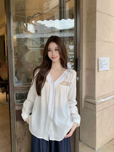 Photographed Korean-style design white V-neck women's French loose casual temperament long-sleeved inner shirt