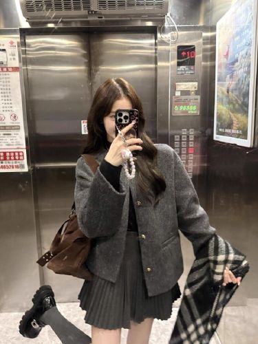 Luxury-chic, high-end, little black dress style, women's winter 2025 new arrival, shaping short wool coat