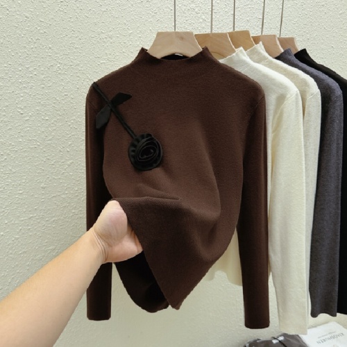 Real-shot mock-neck knitted sweater for women—autumn/winter, niche design, slimming and figure-flattering, perfect for layering—both inside and out.