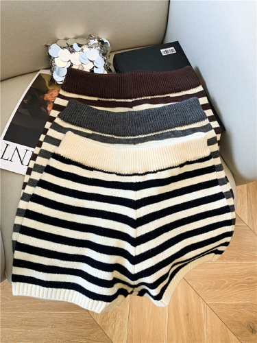 Actual shoot~ 2025 Autumn/Winter New Small Figure Versatile Slimming Elastic High-Waist Striped Knit Wide-Leg Shorts