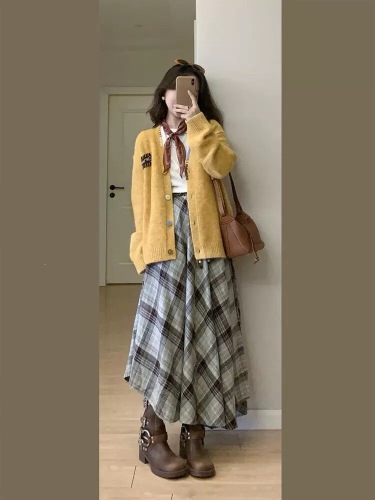 Designer V-neck Knit Cardigan for Women - 2025 Spring New Arrival - Chic and Elegant Long-Sleeve Top for Fashion-Conscious Individuals