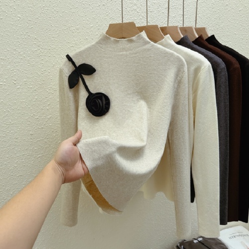Real-shot mock-neck knitted sweater for women—autumn/winter, niche design, slimming and figure-flattering, perfect for layering—both inside and out.