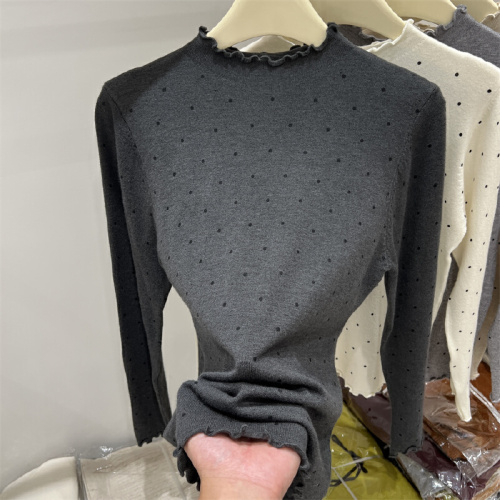 Fresh & Chic Wooden-Edge Polka-Dot Long-Sleeve Knit Sweater for Women – 2025 Autumn/Winter New Arrival, Stylish Layering Base Top, Trendy Design