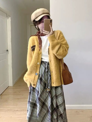 Designer V-neck Knit Cardigan for Women - 2025 Spring New Arrival - Chic and Elegant Long-Sleeve Top for Fashion-Conscious Individuals