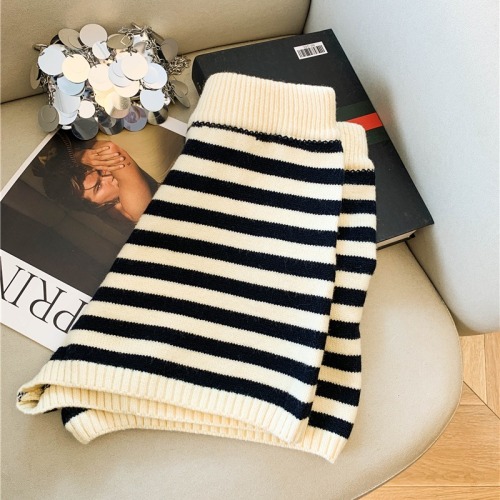 Actual shoot~ 2025 Autumn/Winter New Small Figure Versatile Slimming Elastic High-Waist Striped Knit Wide-Leg Shorts