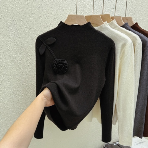 Real-shot mock-neck knitted sweater for women—autumn/winter, niche design, slimming and figure-flattering, perfect for layering—both inside and out.