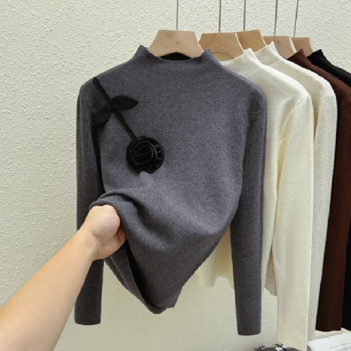 Real-shot mock-neck knitted sweater for women—autumn/winter, niche design, slimming and figure-flattering, perfect for layering—both inside and out.