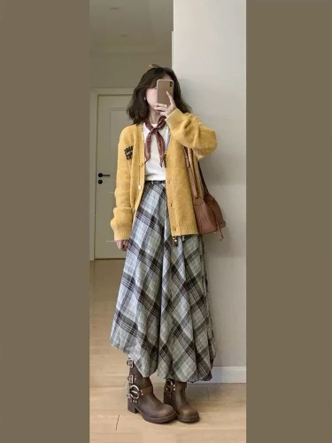 Designer V-neck Knit Cardigan for Women - 2025 Spring New Arrival - Chic and Elegant Long-Sleeve Top for Fashion-Conscious Individuals