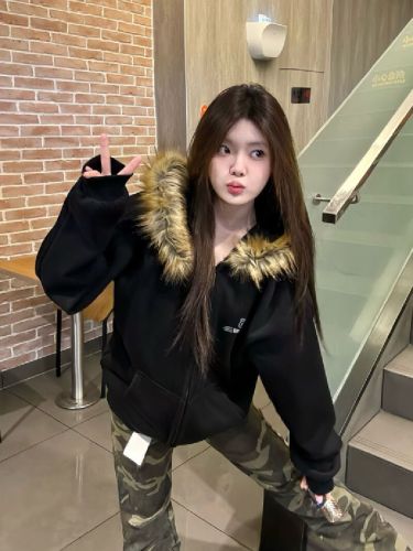 American streetwear brand faux fur hooded sweatshirt for women, new fall and winter design, loose, stylish, lined and thick, very popular outerwear