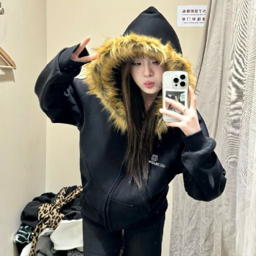 American streetwear brand faux fur hooded sweatshirt for women, new fall and winter design, loose, stylish, lined and thick, very popular outerwear