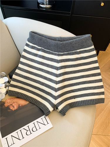 Actual shoot~ 2025 Autumn/Winter New Small Figure Versatile Slimming Elastic High-Waist Striped Knit Wide-Leg Shorts