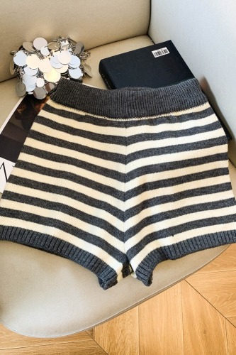 Actual shoot~ 2025 Autumn/Winter New Small Figure Versatile Slimming Elastic High-Waist Striped Knit Wide-Leg Shorts