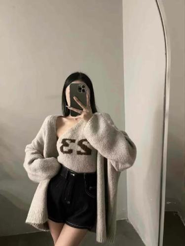 Women's Top Set of Two-Piece Knit Cardigan with Digital Asymmetrical Shoulder Design for Autumn and Winter in Dongdaemun, Korea