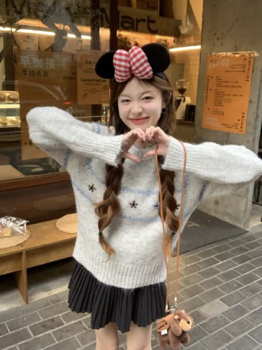 Photographed Korean-style lazy embroidery floral knitting sweater for women, 2025 new soft and fluffy sweater with a sense of elegance, round neck top