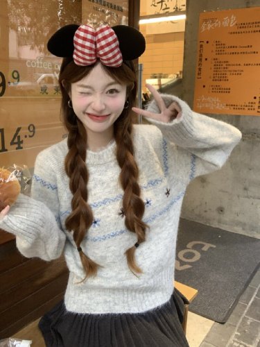 Photographed Korean-style lazy embroidery floral knitting sweater for women, 2025 new soft and fluffy sweater with a sense of elegance, round neck top