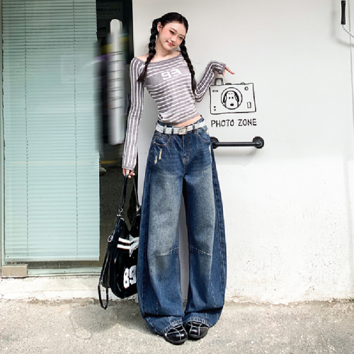 Real-shot—American-style vintage, distressed, water-washed design with gradient, loose fit, flowing silhouette, and a laid-back, effortless vibe. New curved-blade denim style.