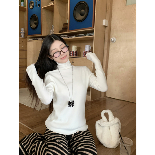 Real-shot, genuine layered high-neck knit base shirt for women—slim-fit, long-sleeve design that exudes a sophisticated, laid-back vibe while creating a flattering, figure-flattering look.