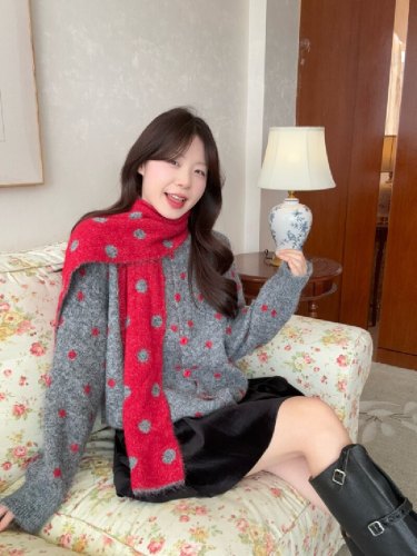 Photographed Retro Polka Dot Long-Sleeve Sweater Autumn/Winter New Arrival Loose Fit Slimming Casual Style Knit Top with Scarf