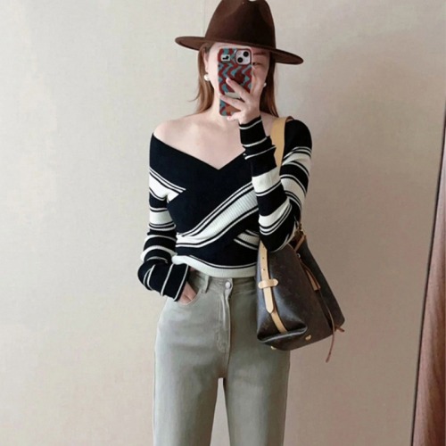 Autumn French Contrast Striped Sexy V-Neck Knit Top for Women, Long Sleeve, Fitted Slimming Elegant Shirt