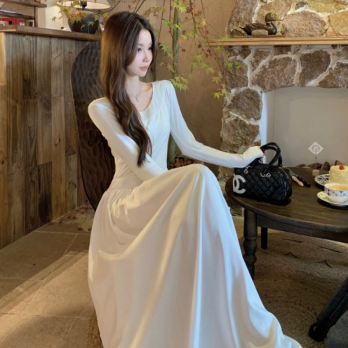 Photographed! New Autumn/Winter French-style temperament round-neck ribbon-back base dress, can be layered with white dress