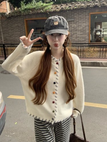 Actual shot 2025 new autumn and winter lazy style design sense colored button thick knitting cardigan sweater coat top for women