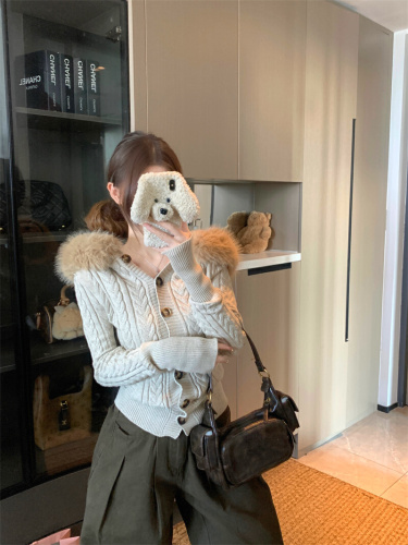 Real-shot Cable-Knit Sweater Coat for Women: Autumn/Winter Slimming, Flattering Design with Fuzzy Collar—Edgy Knitted Top