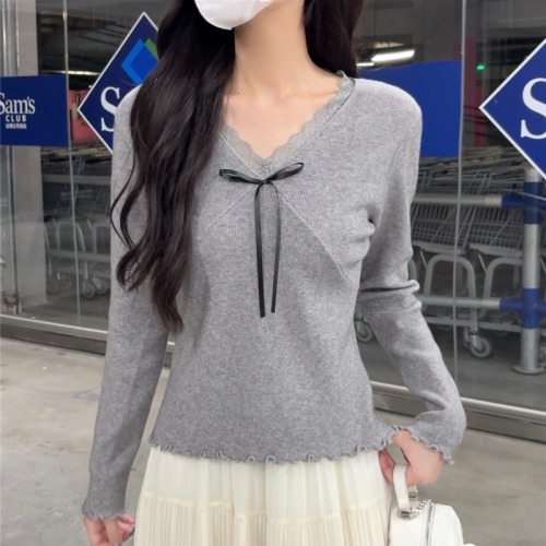 High-end V-neck lace bow knit sweater for women, autumn/winter 2025 new arrival, long sleeve, slim fit, figure-flattering