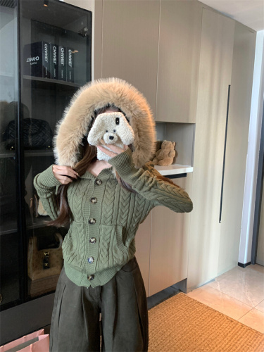 Real-shot Cable-Knit Sweater Coat for Women: Autumn/Winter Slimming, Flattering Design with Fuzzy Collar—Edgy Knitted Top