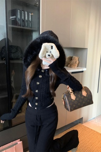 Real-shot Cable-Knit Sweater Coat for Women: Autumn/Winter Slimming, Flattering Design with Fuzzy Collar—Edgy Knitted Top