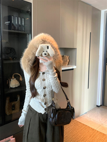 Real-shot Cable-Knit Sweater Coat for Women: Autumn/Winter Slimming, Flattering Design with Fuzzy Collar—Edgy Knitted Top