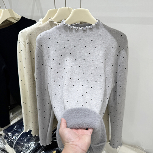 Sijiqing 2025 Winter New Arrival Wooden-Edge Polka-Dot Fleece-Integrated Long-Sleeve Knit Top for Women – Fashionable, Slim-Fit Base Layer