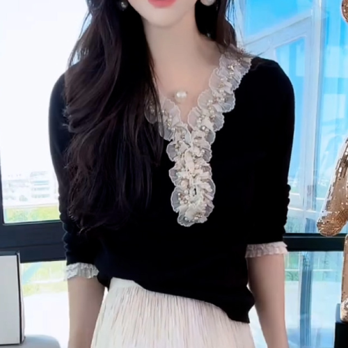 French-style Chic Lace-Panel Knit Sweater for Women | 2025 Winter Collection | New Arrival — Fashionable, Exquisitely Crafted V-Neck Top with Diamond-Inlaid Hollow Design